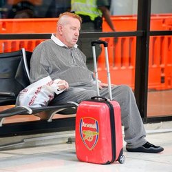 1_PAY-EXCLUSIVE-Sex-Pistols-John-Lydon-Waits-for-his-Luggage-at-LAX-airport-in-Los-Angeles.jpg