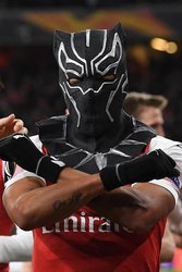 auba-hails-black-panther-after-his-goal-against-rennes600-1552647740_600x900.jpg